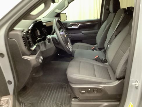Used 2024 Chevrolet Silverado 1500 LT AWD/4WD image 16