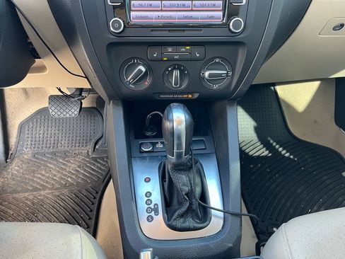 Used 2014 Volkswagen Jetta SE FWD image 17