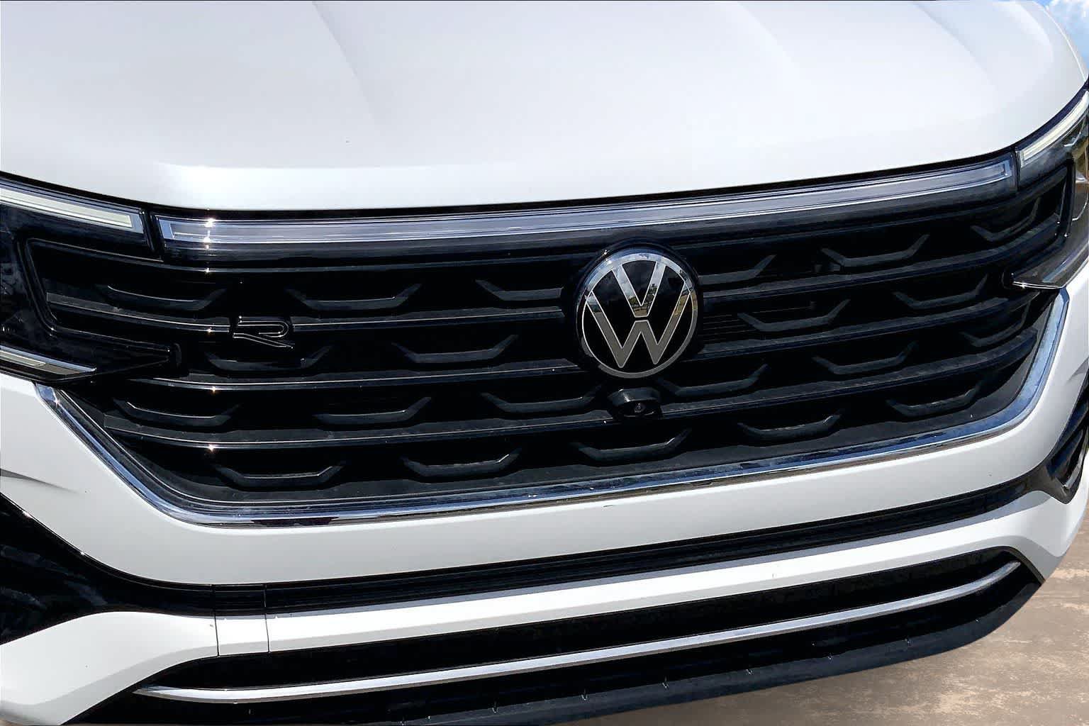 Used 2025 Volkswagen Atlas SEL Premium R-Line AWD/4WD image 33