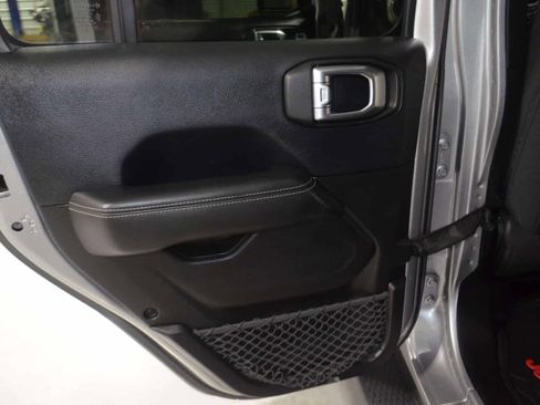 Used 2018 Jeep Wrangler Unlimited Sahara image 18