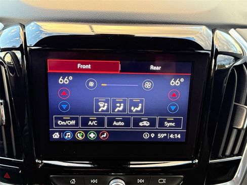 Used 2023 Chevrolet Traverse LT image 16