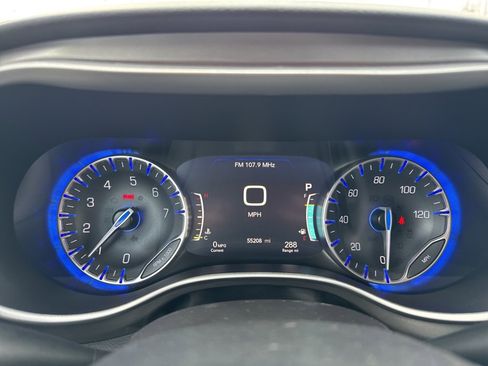 Certified 2024 Chrysler Pacifica Touring-L image 15