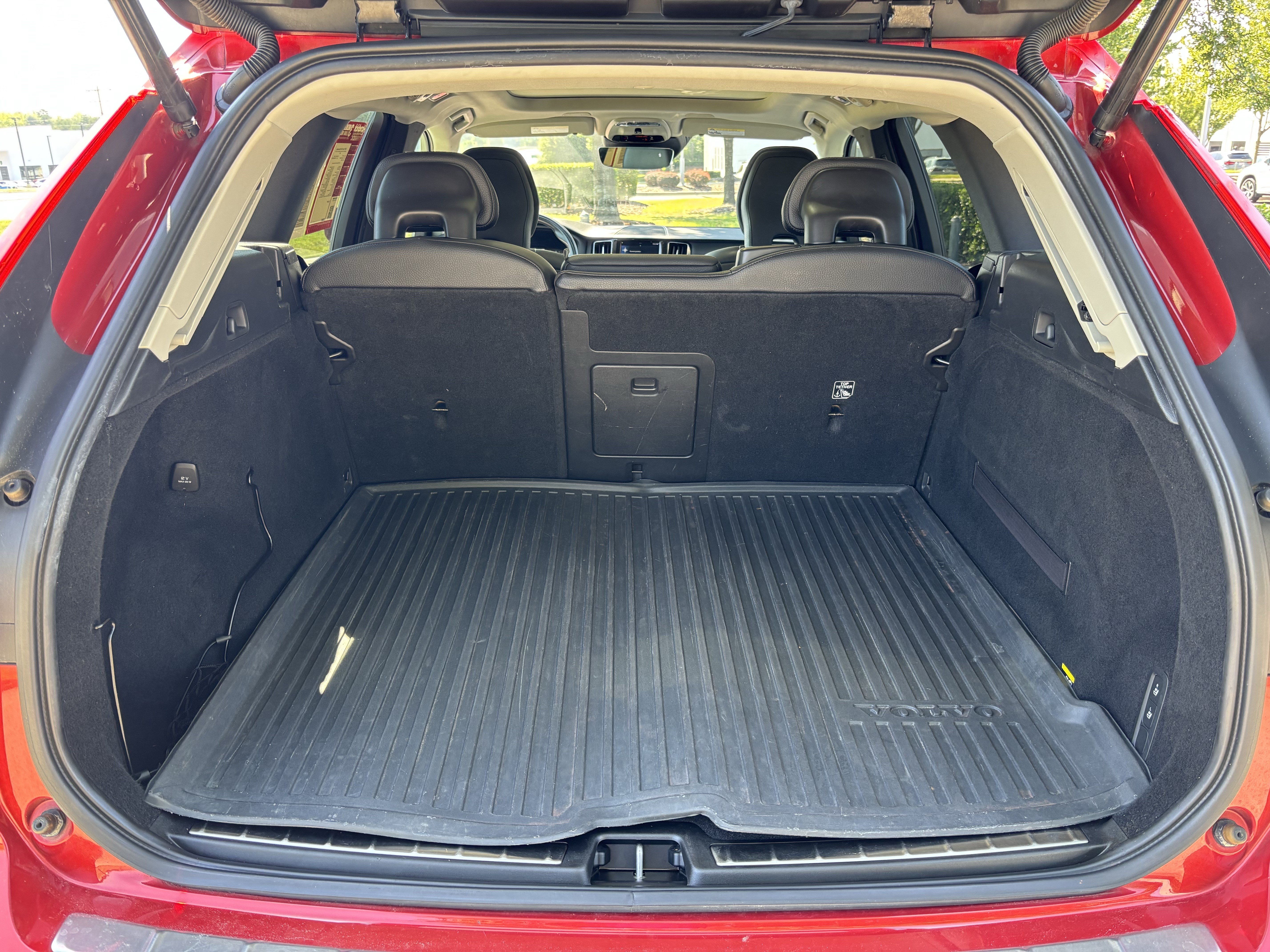Used 2019 Volvo XC60 T5 Momentum w/ Multimedia Package FWD image 34