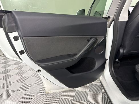 Used 2023 Tesla Model Y 2WD image 23