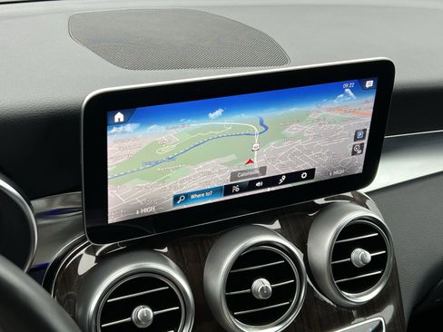 Certified 2022 Mercedes-Benz GLC 300 4MATIC w/ Driver Assistance Package image 18