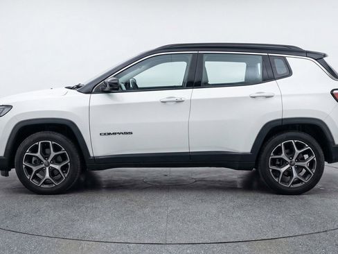 Used 2025 Jeep Compass Limited image 5