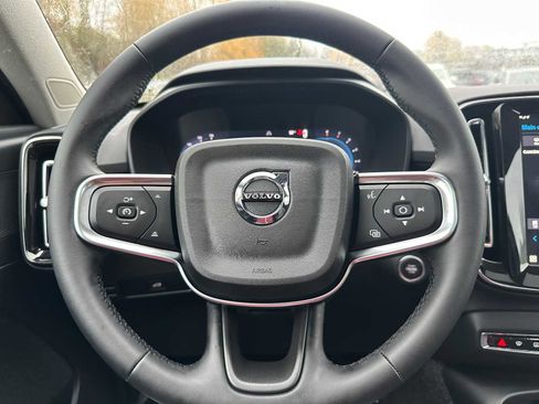 Used 2025 Volvo XC40 B5 Core w/ Protection Package Premier image 24