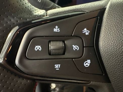 Used 2025 Chevrolet Trax RS w/ Sunroof Package FWD image 19