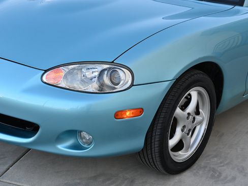 Used 2002 MAZDA MX-5 Miata image 27