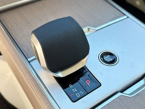 New 2025 Land Rover Range Rover SE image 30