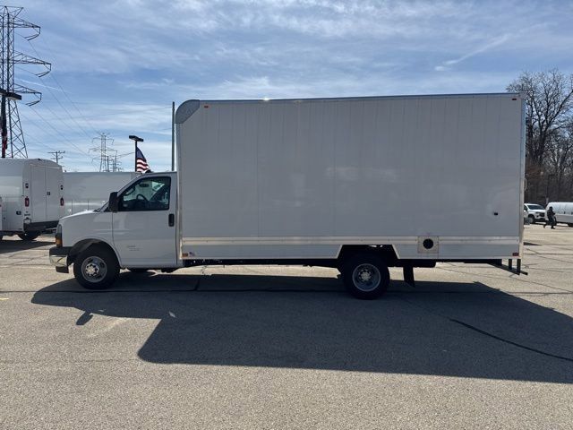 New 2025 Chevrolet Express 4500 w/ Power Convenience Package RWD image 3