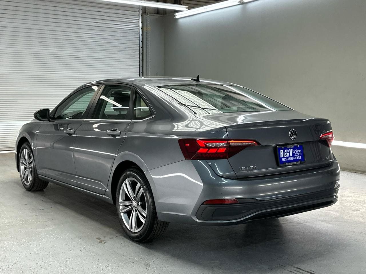 Used 2024 Volkswagen Jetta SE FWD image 6