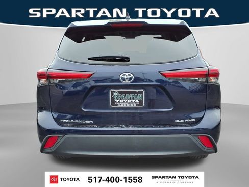 Used 2022 Toyota Highlander XLE AWD/4WD image 8