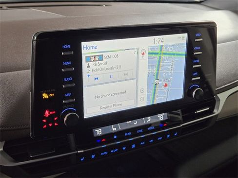 Used 2024 Toyota Sienna Platinum image 33
