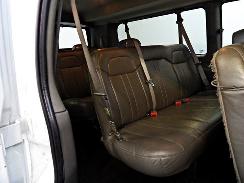 Used 2016 Chevrolet Express 3500 LS w/ Chrome Appearance Package RWD image 10