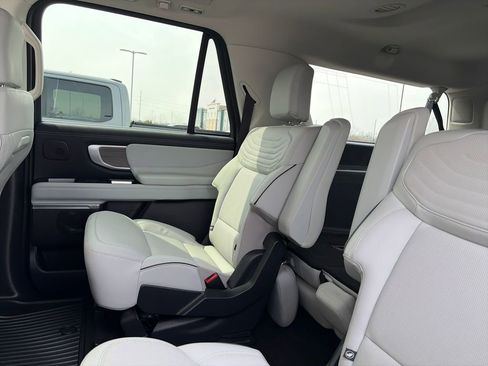 Used 2025 Ford Expedition Max Platinum w/ Platinum Ultimate Package AWD/4WD image 27