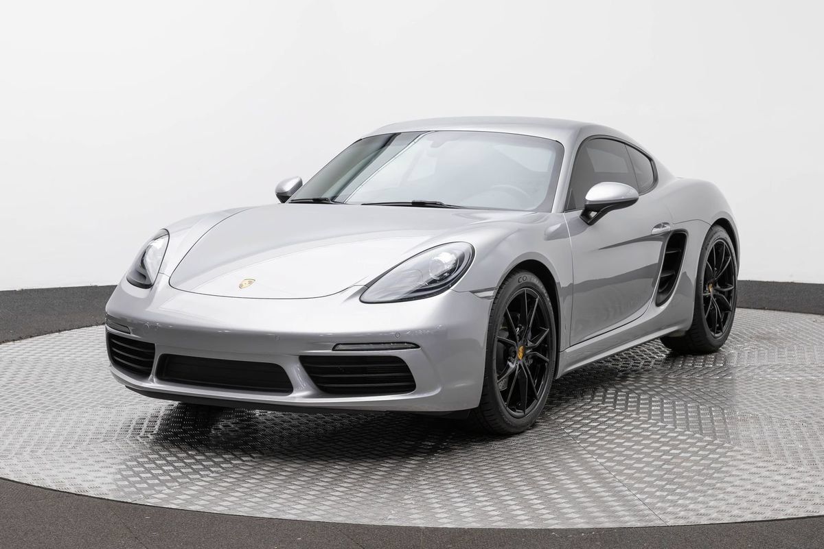 Used 2019 Porsche 718 Cayman RWD image 2
