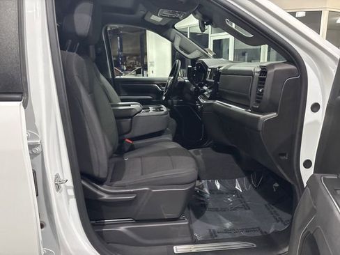 Used 2025 Chevrolet Silverado 2500 LT w/ Convenience Package image 32