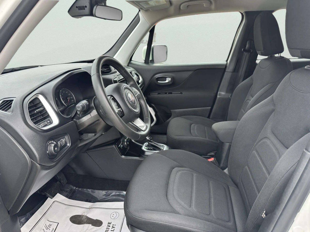 Used 2020 Jeep Renegade Latitude AWD/4WD image 9