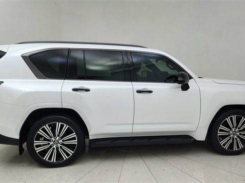 Used 2023 Lexus LX 600 4WD w/ Luxury Package image 6