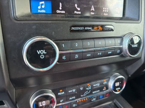 Used 2019 Ford Expedition Max Limited RWD image 9