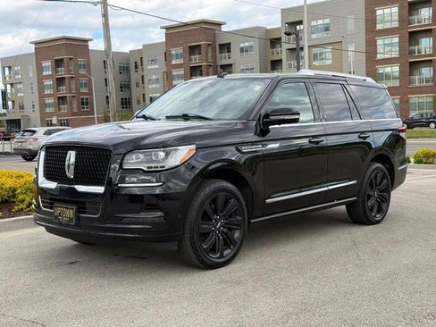 Used 2023 Lincoln Navigator Reserve w/ Monochromatic Package AWD/4WD image 9
