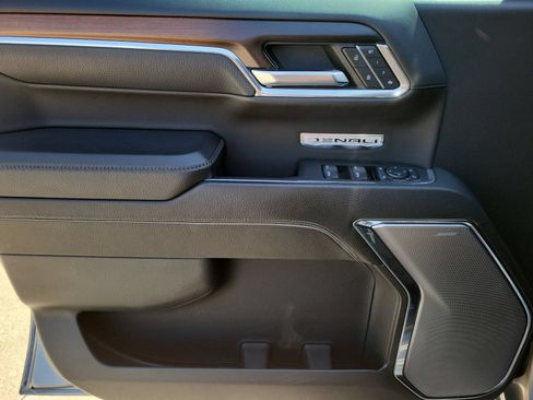 Used 2024 GMC Sierra 1500 Denali w/ Technology Package AWD/4WD image 23