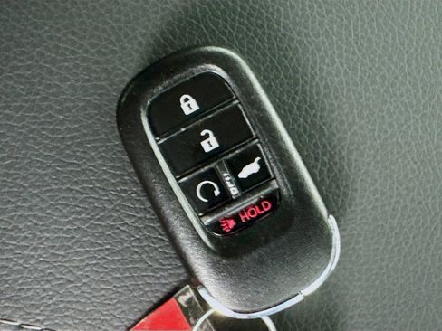 Used 2025 Honda Pilot EX-L image 41