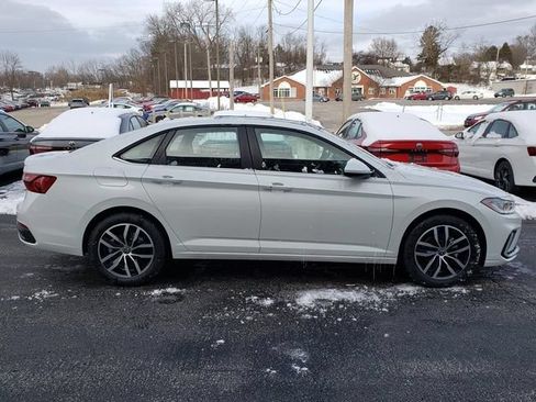 New 2026 Volkswagen Jetta SE FWD image 3