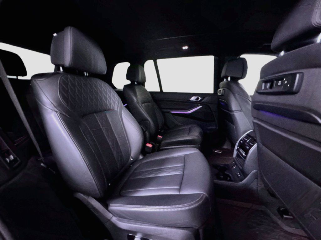 Used 2022 BMW X7 xDrive40i w/ M Sport Package AWD/4WD image 30