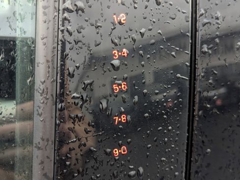 Used 2017 Ford Escape SE image 2