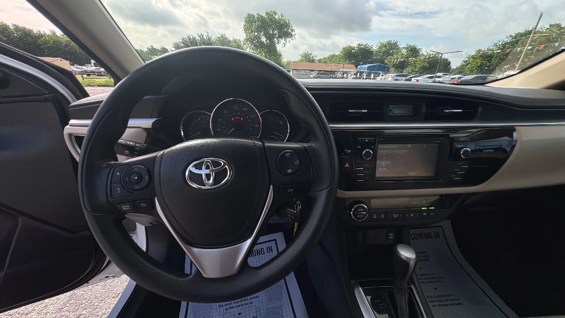 Used 2015 Toyota Corolla LE FWD image 16