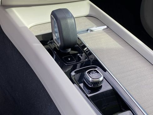 Used 2023 Volvo XC60 B5 Plus w/ Protection Package Premier image 21