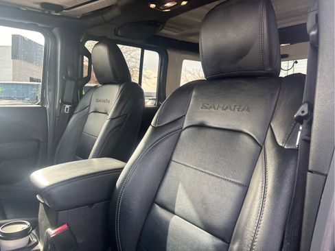 Used 2023 Jeep Wrangler Sahara image 19