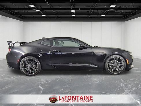 Used 2018 Chevrolet Camaro LT image 9
