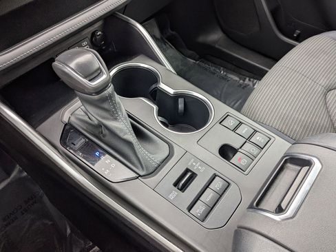 Used 2023 Toyota Highlander LE image 26