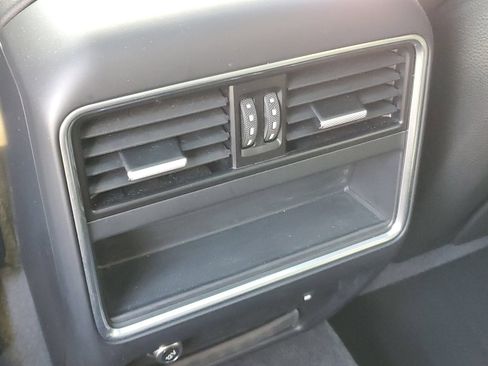 Used 2022 Porsche Cayenne AWD/4WD image 12