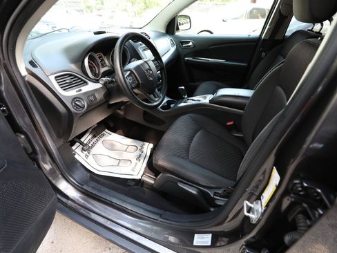 Used 2017 Dodge Journey SE w/ Flexible Seating Group FWD image 17
