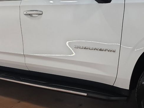 Used 2023 Chevrolet Suburban Premier image 9