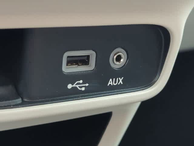 Certified 2018 Chrysler Pacifica Limited FWD image 35