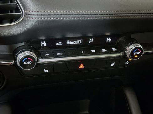 Used 2025 MAZDA MAZDA3 s image 24