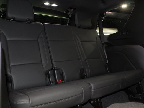 Used 2025 Chevrolet Tahoe Z71 w/ Z71 Off-Road Package AWD/4WD image 48