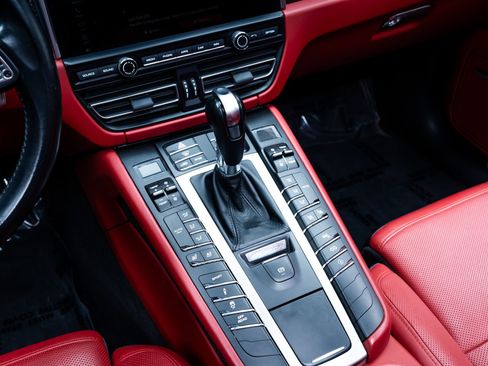 Used 2021 Porsche Macan Turbo AWD/4WD image 11