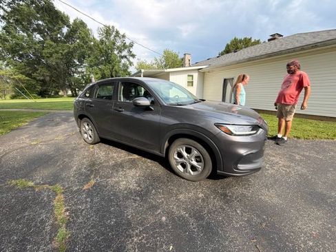 Used 2023 Honda HR-V LX image 2