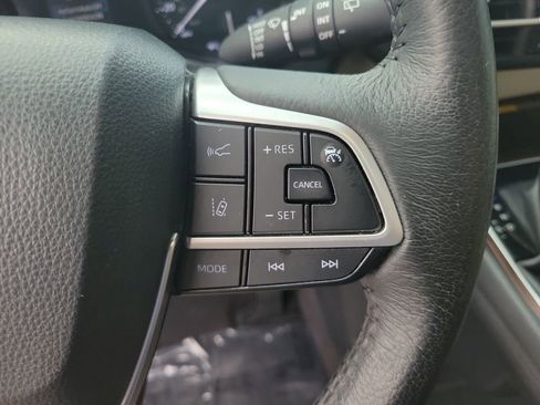 Used 2022 Toyota Sienna XLE image 30