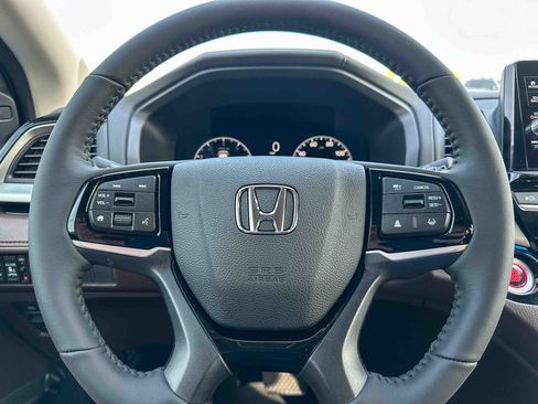 New 2026 Honda Odyssey Touring image 18