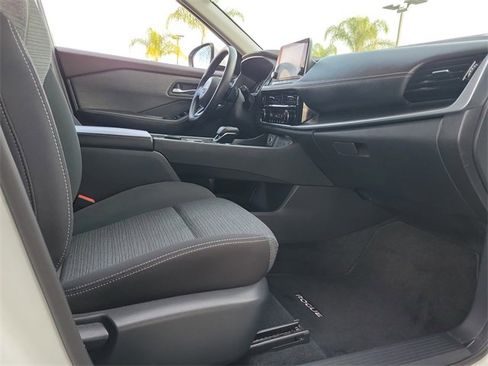Used 2022 Nissan Rogue SV image 23