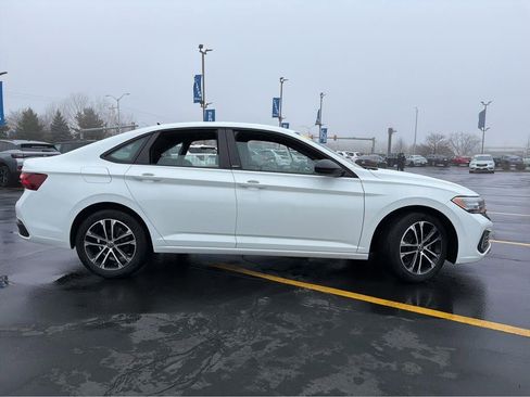 Used 2024 Volkswagen Jetta Sport image 15