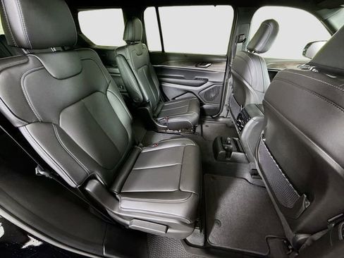 New 2025 Jeep Grand Cherokee L Limited w/ Luxury Tech Group II AWD/4WD image 28
