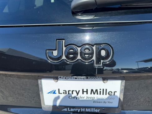 Used 2020 Jeep Grand Cherokee Altitude AWD/4WD image 15